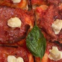 Diavola · Spicy Calabrian soppressata salame, san Marzano tomato sauce, stracchino  & fresh basil