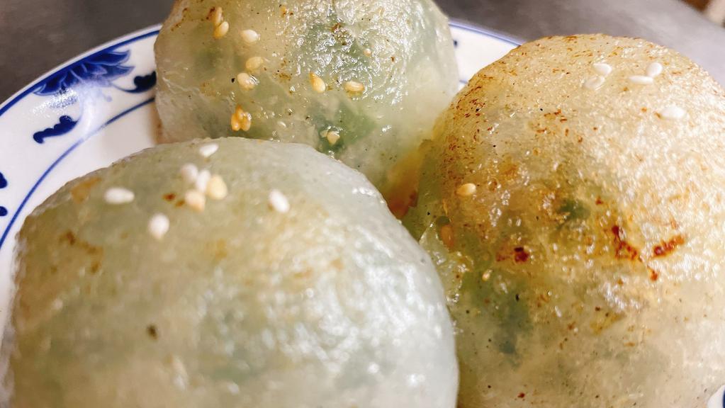 Pan Fried Chive Dumpling 煎韭菜餃 · 