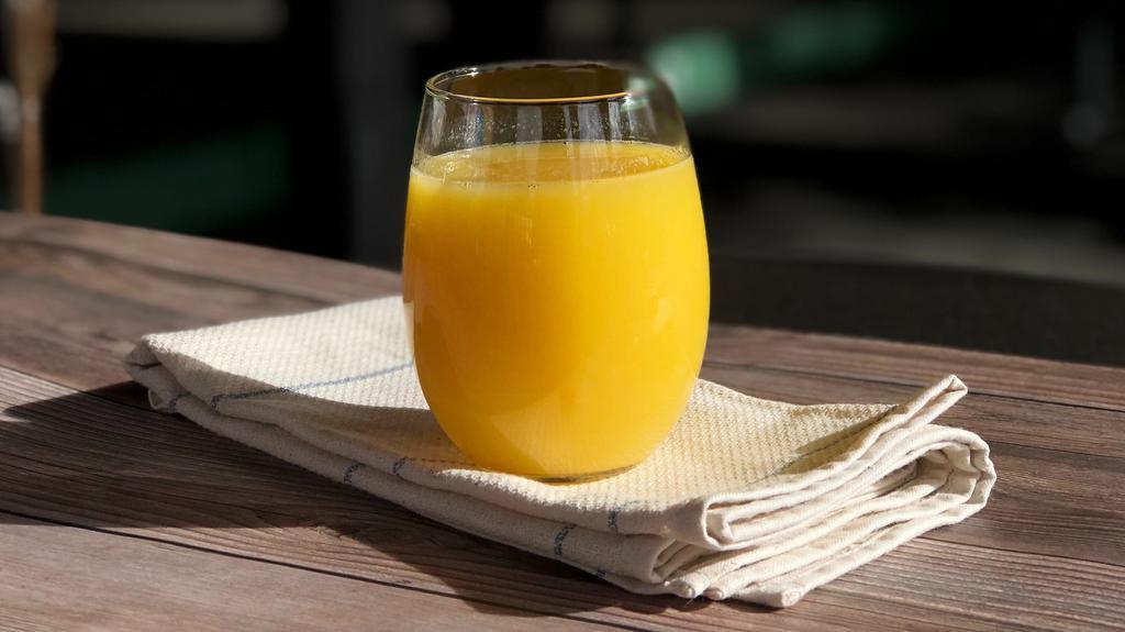 Fresh orange juice (NƯỚC ÉP CAM TƯƠI) · 