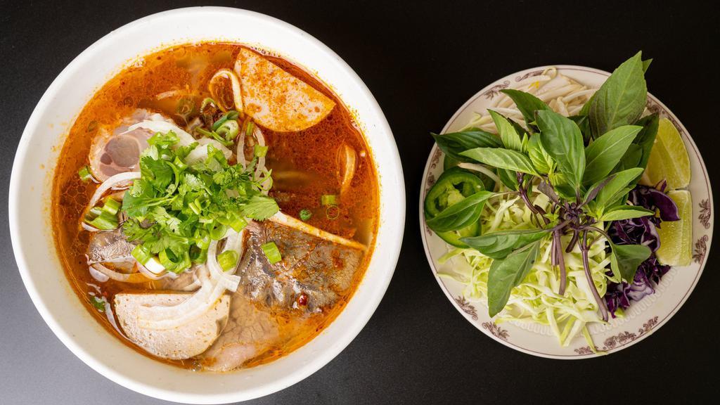 H7. Bún Bò Huế · Spicy beef noodle soup.