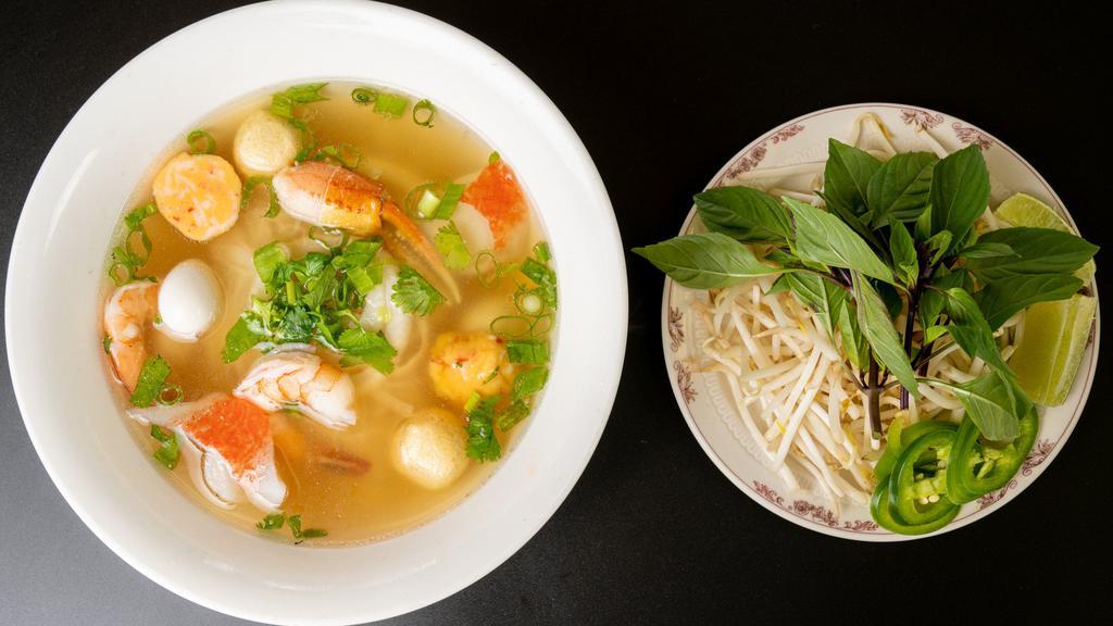 H1. Hủ Tiếu Hải Sản (Khô,nước) · Seafood rice noodle (dry or with broth).