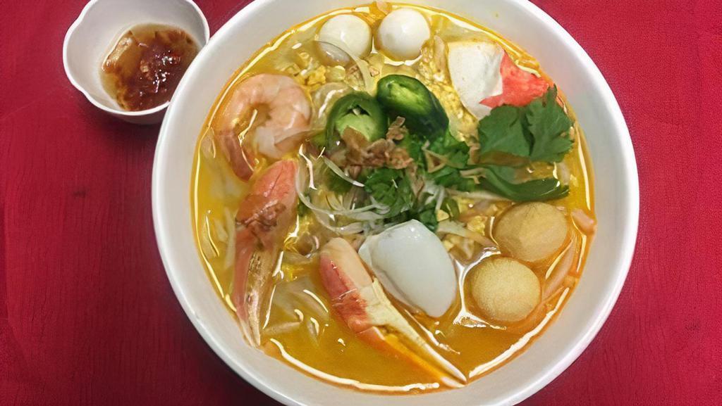H10. Bánh Canh Hải Sản · Seafood udon.