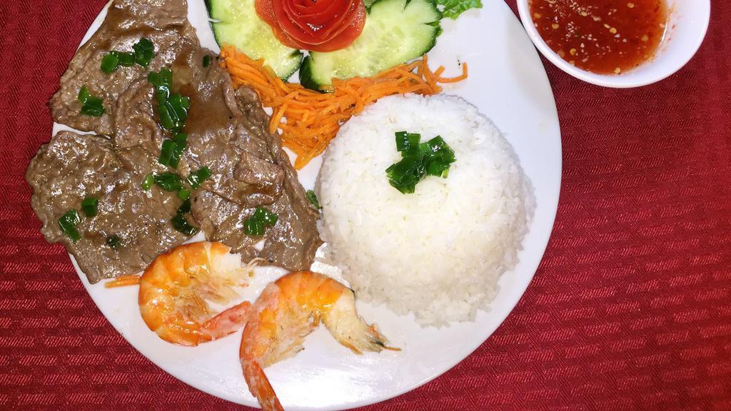 C11. Bò Nưởng, Tôm Nưởng · Grilled beef and shrimp.