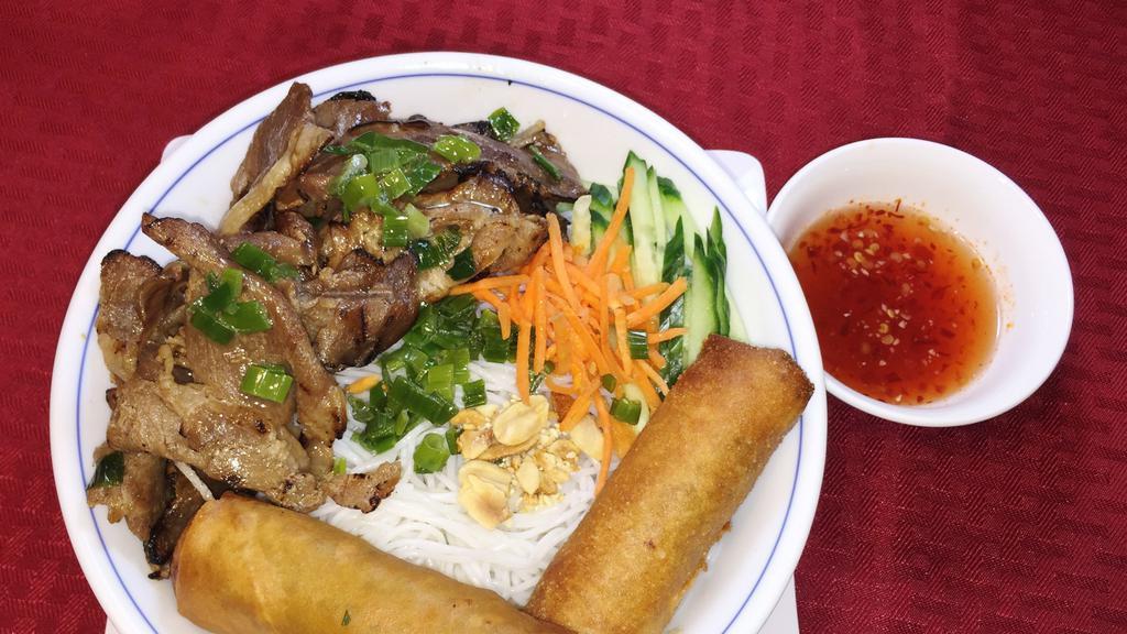 B6. Bun thit nuong, cha gio · Vermicelli with grilled pork and eggrolls.