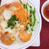 B5. Bun tom nuong · Vermicelli with grilled shrimps.