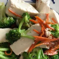 Broccoli w/ Tofu （西蘭花豆腐） · Vegan