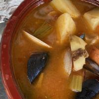 Caldo 7 Mares · Seafood soup.