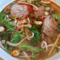 Bun Bo Hue · spicy noodle soup w beef, pork,porkham,tendon