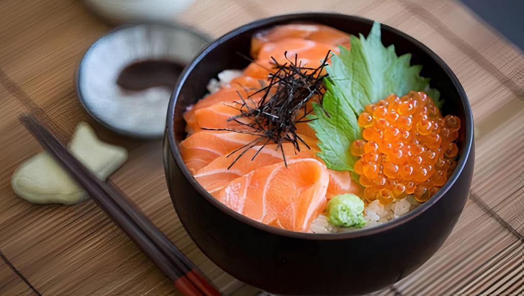 Sakae Oyako Don · salmon sashimi, salmon eggs, sushi rice bowl.