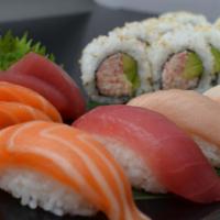 Zaoh Sushi Combo · sashimi (4 pcs) , nigiri (6 pcs), californis roll (8 pcs).