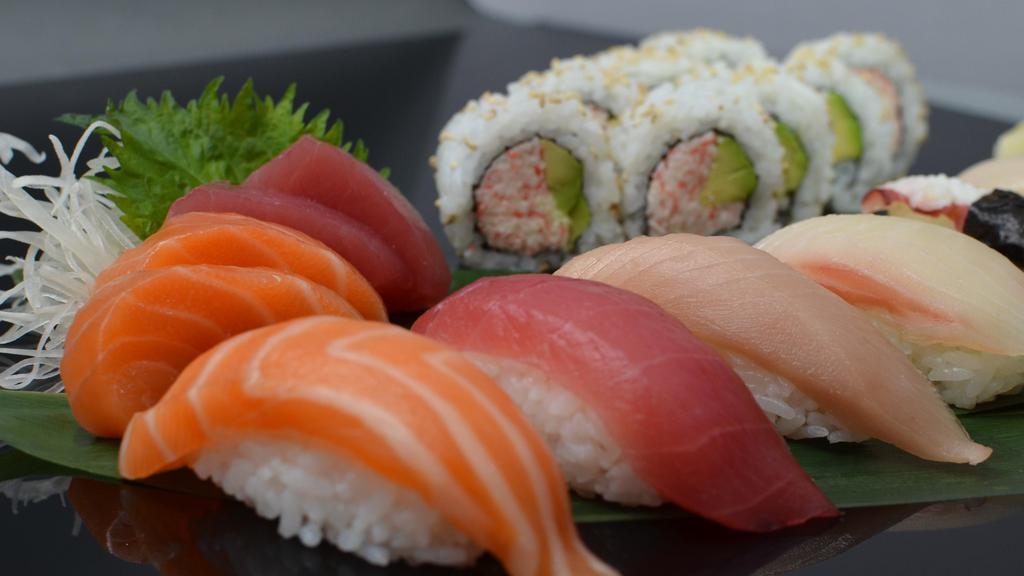Zaoh Sushi Combo · sashimi (4 pcs) , nigiri (6 pcs), californis roll (8 pcs).