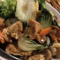 Tofu with Mixed Vegetables · Dau hu xao rau.