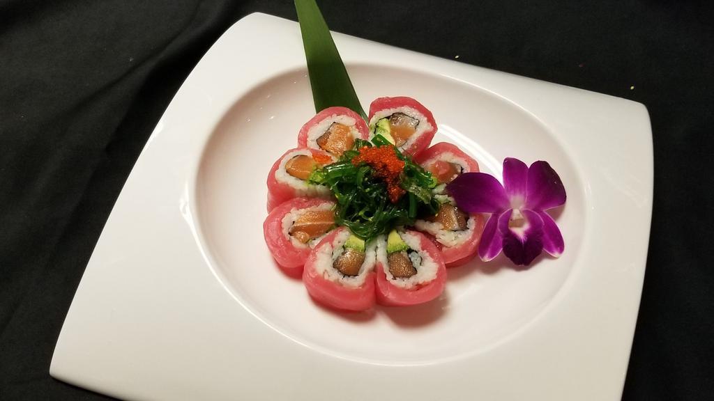 Cherry Blossom Roll · [Salmon . Avocado] Tuna topped with seaweed salad and Tobiko