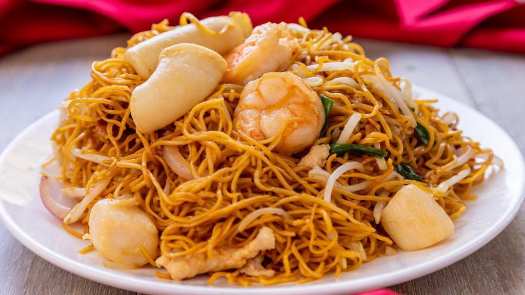 Chow Mein 炒麵 · Stir fried noodle dish.