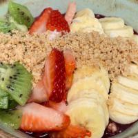 #04 ELDRIDGE - Strawberry Base - SMALL · BLENDED: Organic Acai, organic strawberry, and organic banana - TOPPED: Organic Kiwi, organi...