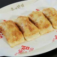 Gunmandu Half Size/ Fried Dumpling · Ingredient: pork.