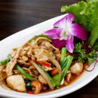 Cashew Nut · Sautéed with cashew nut, onions, bell peppers, mushroom and shrimp paste.