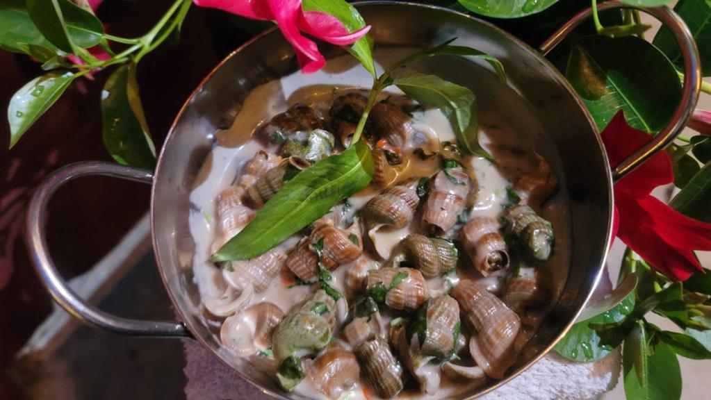 Obtuse Horn Snails in Coconut Milk/Ốc Len Xào Dừa  · Ốc Len Xào Dừa