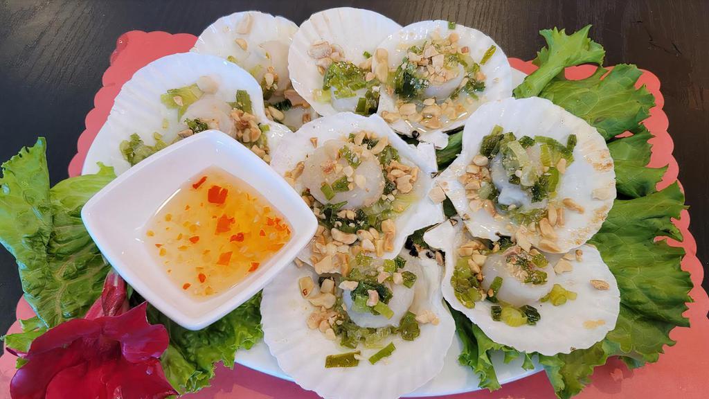 Grilled scallops  with Scallion oil + peanuts ( SIZE VARIES)/ So Diep nuong mo hanh · Size varies