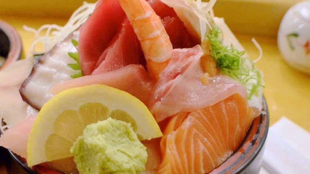 Chirashi Don 🌶 · 8pcs chef's choice Sashimi and Tamago, Ebi Over Sushi Rice
