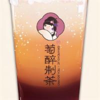 Grapeholic / 啤汽葡萄 · Green tea, crystal boba, alcohol-free beer and sparkling water.