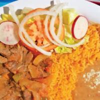 Plato De Lengua · Beef tongue in mild tomato salsa served with rice, beans, salad and tortillas.