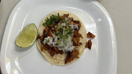 Tacos · Servidos con cebolla, cilanto y salsa. / Served with onion, coriander and sauce.