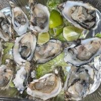 Ostiones en Su Concha / Oysters in Their Shell · 12 El consumo de carnes crudas o poco cocinadas, de aves de corral, de mariscos o de huevos,...