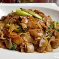 Pad Se-Ew · Stir-fried wide rice noodle with eggs, carrots, broccoli, and choice of chicken, beef or pork.