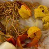 Siam Noodle · Steamed flat rice noodle spinach, shrimps, chicken diced, white onions with mild yellow curr...