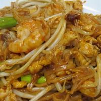 33. Pat Thai · Thai rice noodles choice of chicken, tofu or prawns, egg, pan-fried with onions and bean spr...