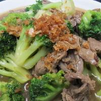 30. Pat Broccoli · Choice of chicken, pork with oyster sauce, garlic, and broccoli.