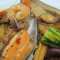 39. Po Toen · Mixture of spicy shrimp, fish, mussel, and calamari, flavored with lemongrass, mushroom, bab...