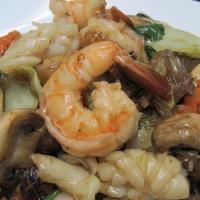 44. Mor Din · Delightful mixture of prawns, calamari, and scallops with crystal bean thread noodles, cabba...