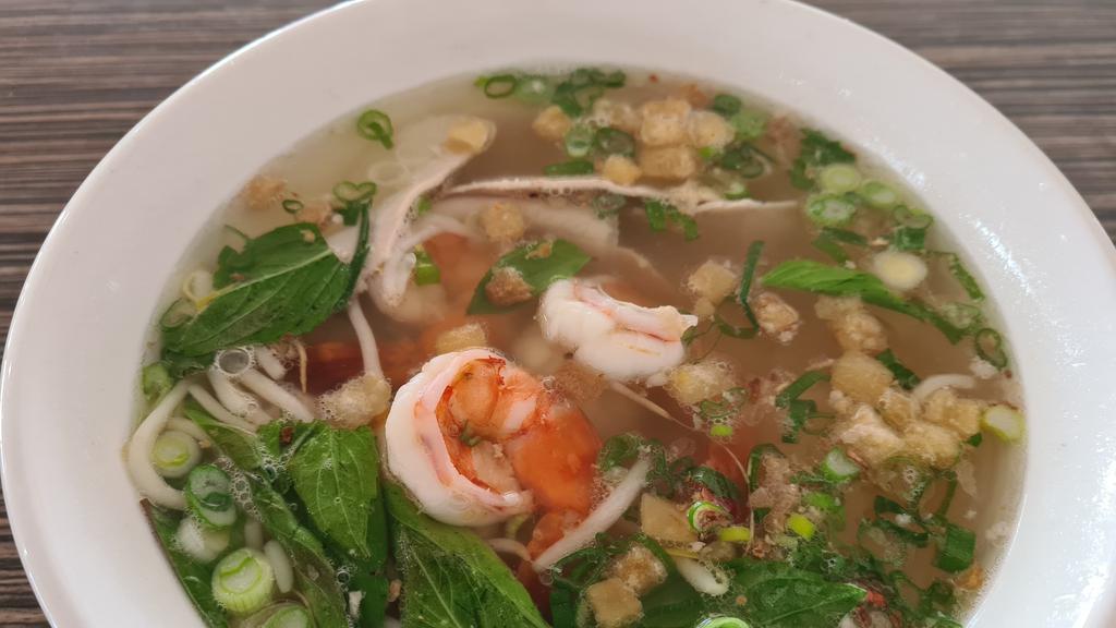 1. Special Combo Jumbo Shrimps and Pork with Rice Noodle Soup/ Hủ Tiếu Tôm Càng Đặc Biệt · 1. Special Combo Jumbo Shrimps (3 pc) and Pork with Rice Noodle Soup/ Hủ Tiếu Tôm Càng Đặc Biệt

(with green onions, fried onion, pork skin and ground pork)

Comes with Bean Sprouts, Lemon and Thai Basil
Housin Sauce and Siracha included