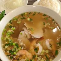 20.  Special Rice Noodle Soup, Lean Pork and Shrimps /Hủ Tiếu Đặc Biệt 