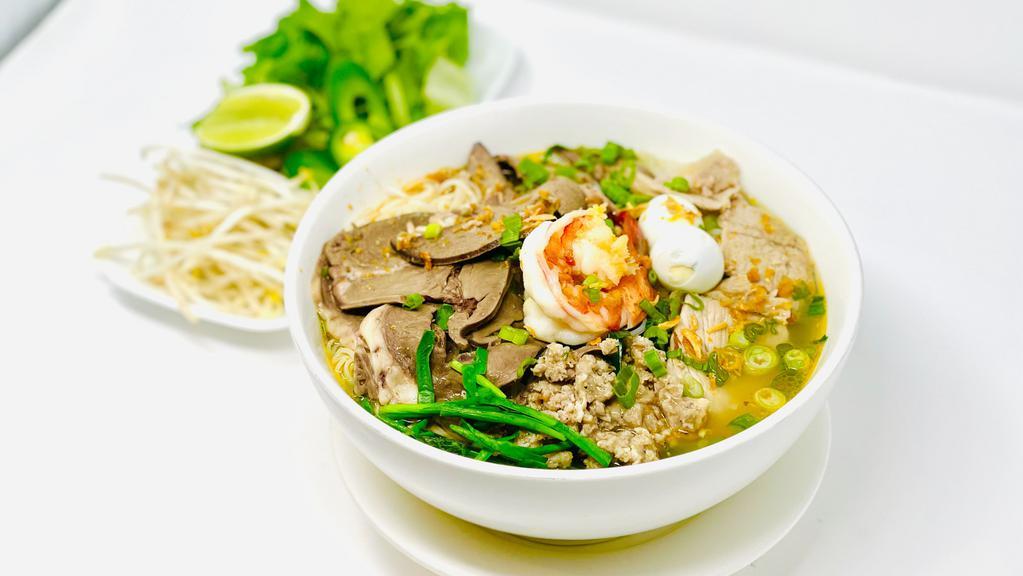 Mì Nam Vang (Nước) · Cambodian Style Egg Noodles (Soup)