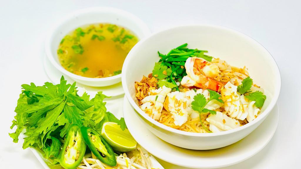 Hủ Tiếu Hải Sản (Khô) · Seafood Rice Noodles (Dry)