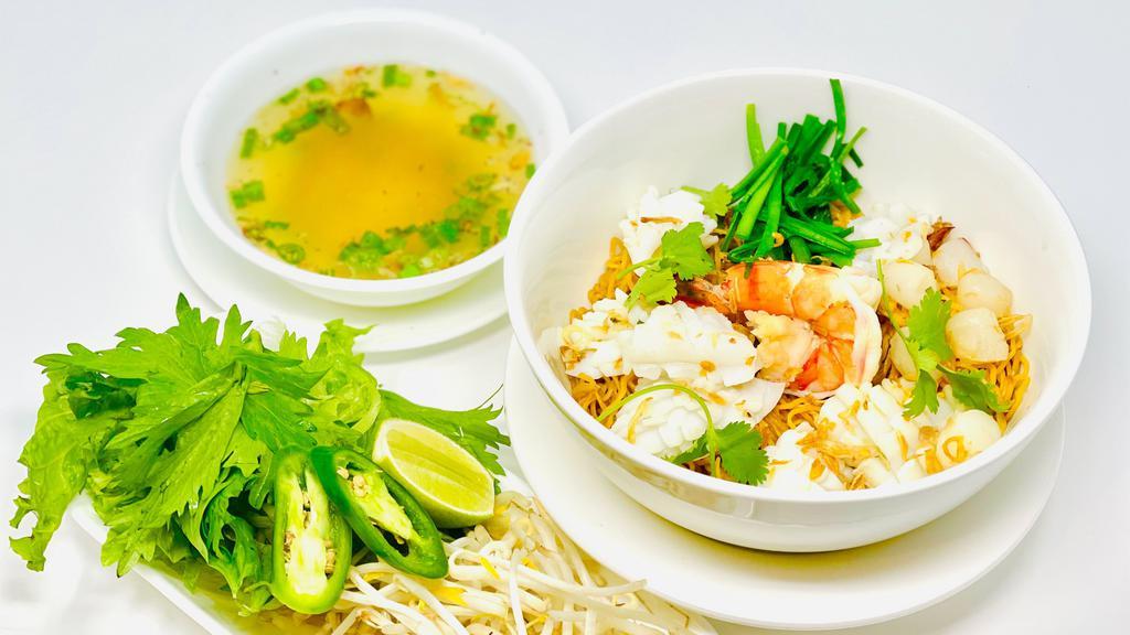 Mì Hải Sản (Khô) · Seafood Egg Noodles (Dry)