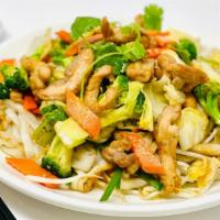 Phở Xào Gà · Stir Fried Rice Noodles with Chicken & Vegetables