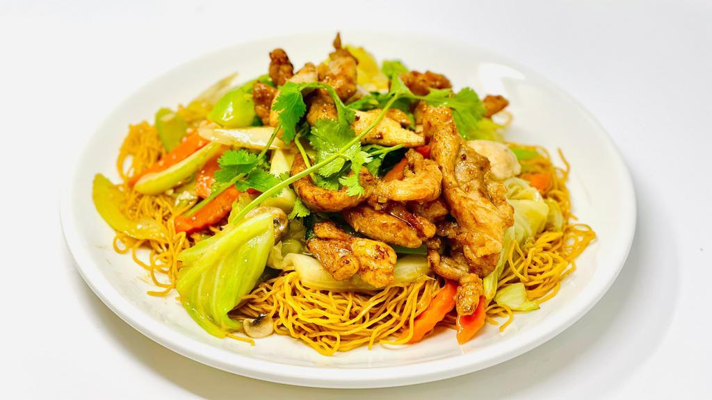 Mì Xào Gà · Stir Fried Egg Noodles with Chicken & Vegetables