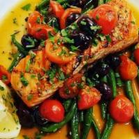 Salmone Griglia · Fresh grilled salmon, in guazzetto sauce, served with fresh vegetable