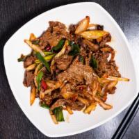 Mongolian Beef / 蒙古牛肉 · Spicy.