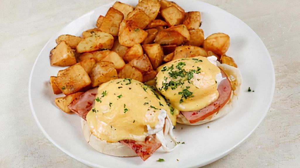 Eggs Benedict (Classic) · Grilled Smoked Pit Ham 
Two Poached Eggs, Hollandaise Sauce On Toasted English Muffin 
Served with Rosemary Garlic Potatoes.
