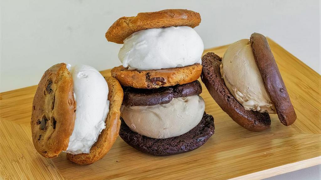 Gluten Friendly Sandwich 4 Pack · (2) Mocha Fudge Cookie and Cup of Joe Ice Cream
(2) Chocolate Chunk Cookie and French Vanilla Ice Cream

2220 cal. per pack