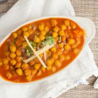 Chana Masala (Vegan) · Spicy chickpeas cooked in tomato and onion gravy with Indian spices.