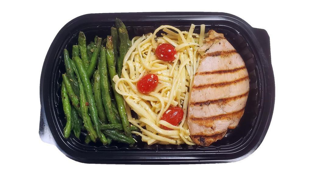 Grilled Chicken Single Meal · 4 oz. Grilled Chicken Breast, 4 oz. Roasted Green Beans, 8 oz. Lemon Linguini Pasta Salad with Parmesan