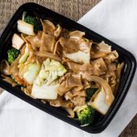 Pad See Ew · Flat rice noodle stir fried with tofu, broccoli and soy sauce.