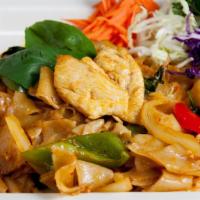 Pad Kee-Mao · Pan-fried thick rice noodles with onion, bell pepper, basil in chili garlic sauce.