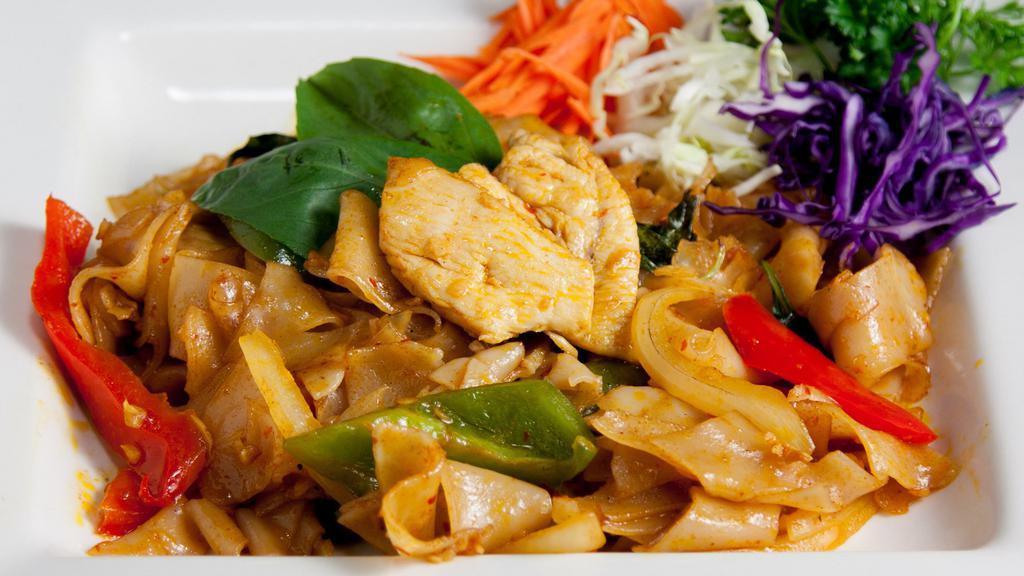 Pad Kee-Mao · Pan-fried thick rice noodles with onion, bell pepper, basil in chili garlic sauce.